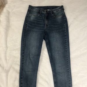 H&M jeans size 8. High waisted skinny. Stretchy material